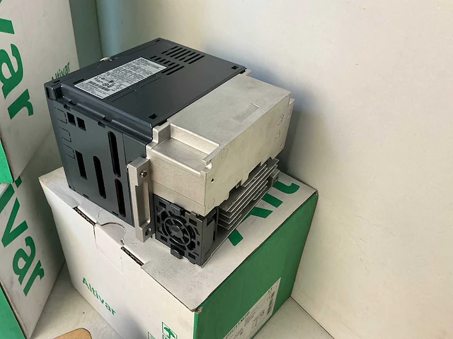 Schneider altivar312 atv312hu11m2b frequentieregelaar (4x) - afbeelding 8 van  9