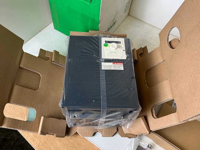 Schneider altivar312 atv312hu55m3b frequentieregelaar - afbeelding 2 van  6