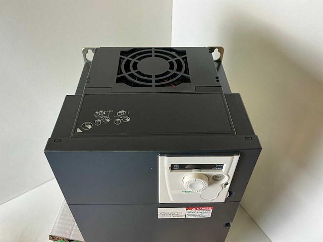 Schneider altivar312 atv312hu75s6 frequentieregelaar - afbeelding 7 van  8