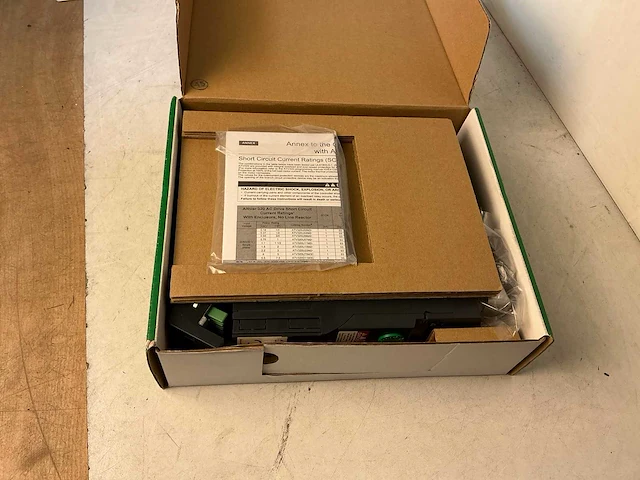 Schneider altivar320 atv320u04l2b frequentieregelaar - afbeelding 2 van  9