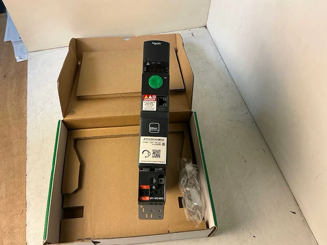 Schneider altivar320 atv320u04l2b frequentieregelaar - afbeelding 3 van  9