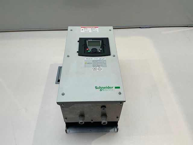 Schneider altivar61 atv61wu75n4 frequentieregelaar - afbeelding 1 van  7