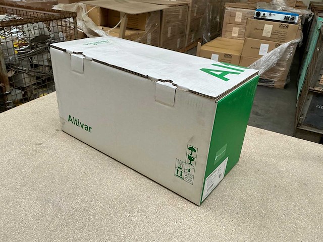 Schneider atv310lu15n4 frequentieregelaar - afbeelding 2 van  5