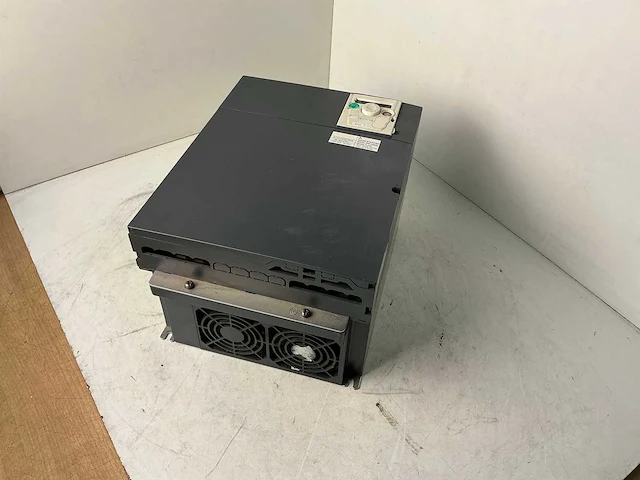 Schneider atv312hd15n4 frequentieregelaar - afbeelding 1 van  5