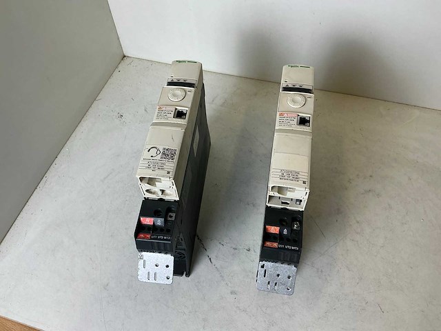 Schneider atv32h075n4 frequentieregelaar (2x) - afbeelding 1 van  9