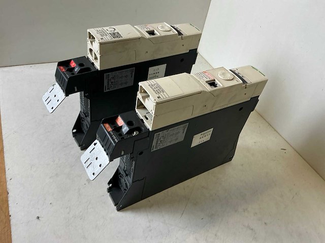 Schneider atv32h075n4 frequentieregelaar (2x) - afbeelding 3 van  9