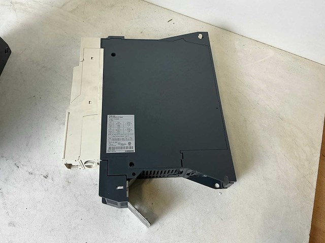 Schneider atv32hu11n4 frequentieregelaar (2x) - afbeelding 5 van  7