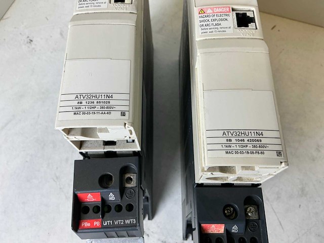 Schneider atv32hu11n4 frequentieregelaar (2x) - afbeelding 4 van  7