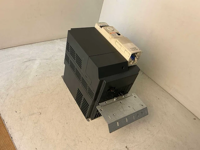 Schneider atv32hu55n4 frequentieregelaar - afbeelding 2 van  7
