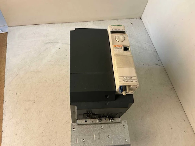 Schneider atv32hu55n4 frequentieregelaar - afbeelding 3 van  7