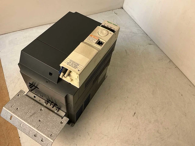 Schneider atv32hu55n4 frequentieregelaar - afbeelding 4 van  7