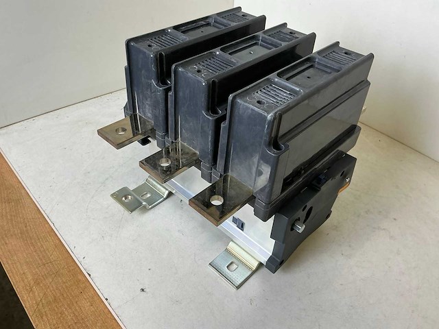 Schneider electric industriële contactor - afbeelding 9 van  10