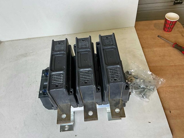 Schneider electric industriële contactor - afbeelding 5 van  9