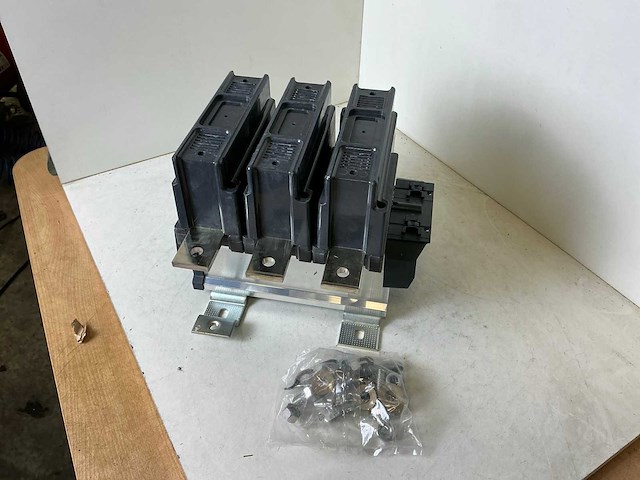Schneider electric industriële contactor - afbeelding 4 van  8