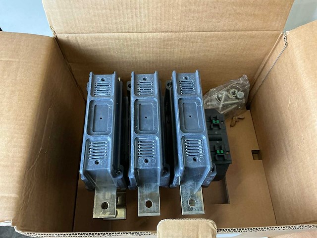 Schneider electric lc1e630 industriële contactor - afbeelding 3 van  9