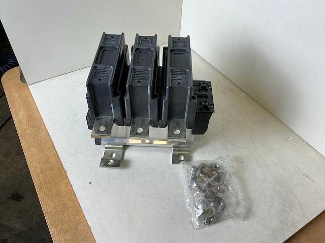 Schneider electric lc1e630 industriële contactor - afbeelding 7 van  12