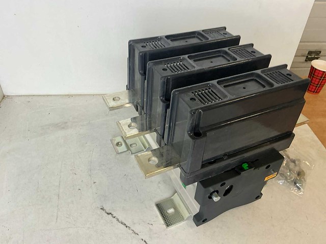 Schneider electric lc1e630 industriële contactor - afbeelding 11 van  12