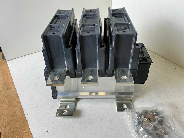 Schneider electric lc1e630 industriële vermogenscontactor - afbeelding 9 van  12