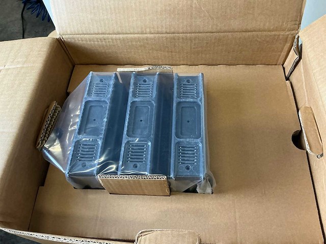 Schneider electric lc1e630 industriële vermogenscontactor - afbeelding 1 van  8