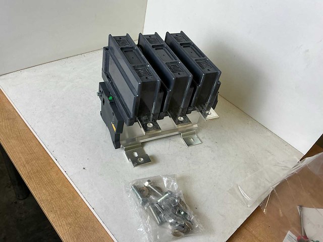 Schneider electric lc1e630 industriële vermogenscontactor - afbeelding 3 van  8