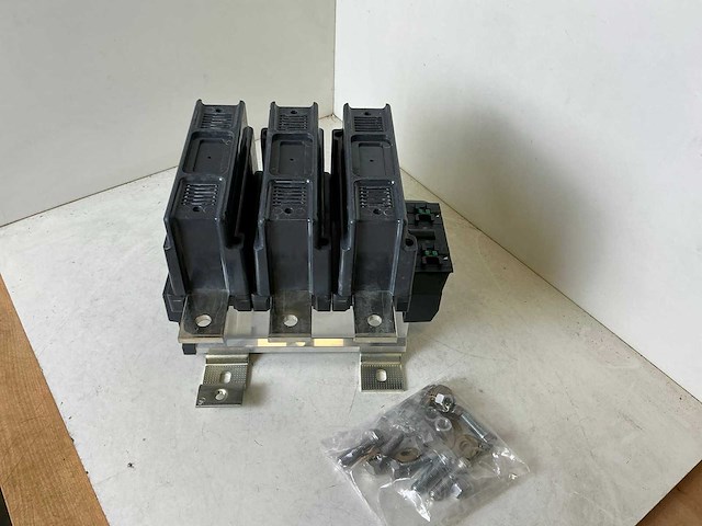 Schneider electric lc1e630 industriële vermogenscontactor - afbeelding 4 van  9