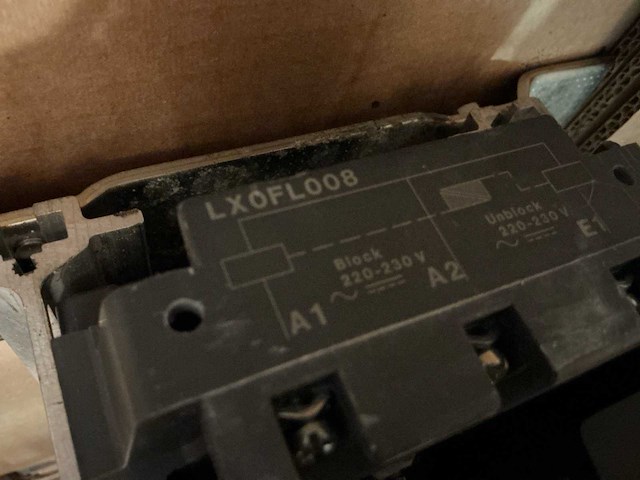 Schneider electric lx0fl008 contactor - afbeelding 7 van  9