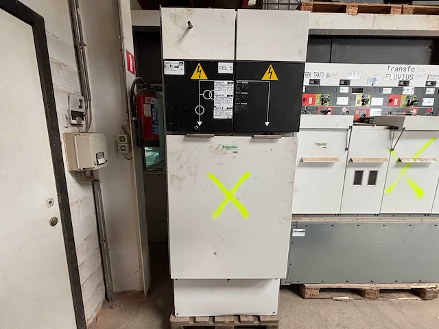 Schneider electric middenspanningsschekelinstallatie (ring main unit, rmu) rm6-s600-4f overig elektra toebehoren - afbeelding 3 van  24