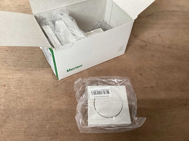 Schneider electric mtn5250 dimmer centraalplaat (160x) - afbeelding 1 van  2