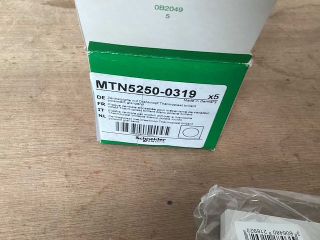Schneider electric mtn5250 dimmer centraalplaat (160x) - afbeelding 2 van  2