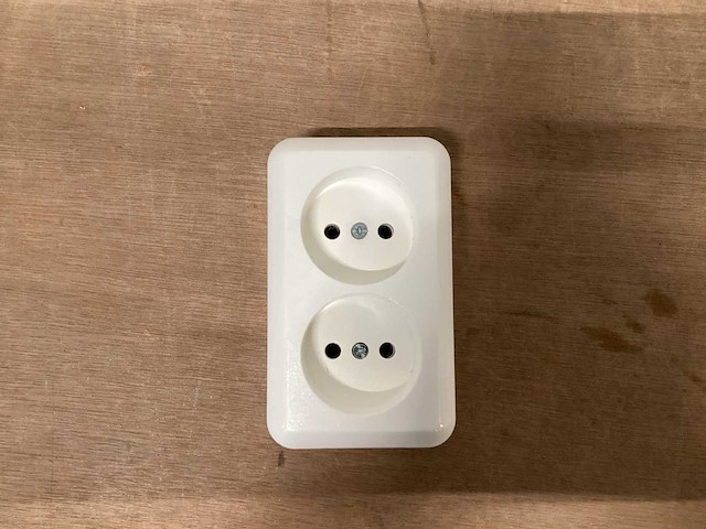 Schneider electric stopcontact opbouw polarwit (10x) - afbeelding 2 van  4