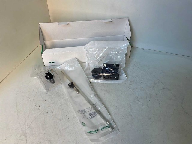 Schneider elektric gv3apn01 tesys kit black handle ip54 (12x) - afbeelding 1 van  8