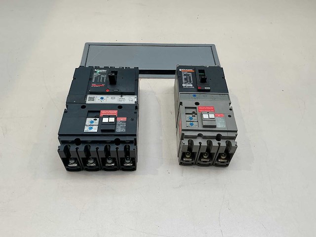Schneider en merlin gerin nsx160f en ns160n vermogensschakelaar (2x) - afbeelding 1 van  6