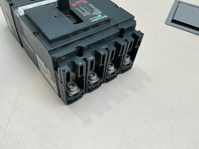 Schneider en merlin gerin nsx160f en ns160n vermogensschakelaar (2x) - afbeelding 5 van  6