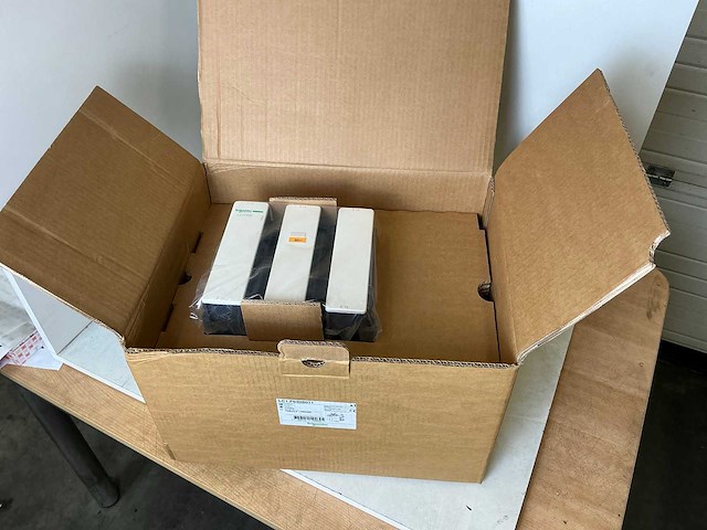 Schneider lc1 f630s011 industriële vermogenscontactor - afbeelding 1 van  7