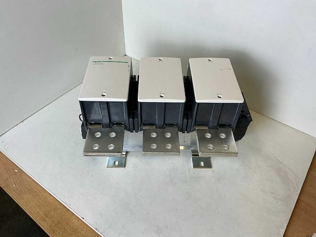 Schneider lc1f1700 contactor - afbeelding 1 van  7
