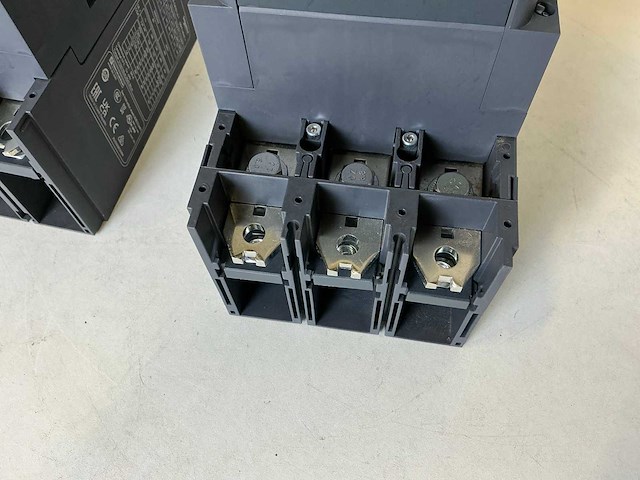 Schneider lc1g330 vermogenscontactor (2x) - afbeelding 3 van  9