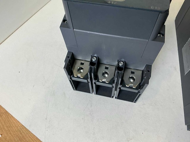 Schneider lc1g330 vermogenscontactor (2x) - afbeelding 4 van  9