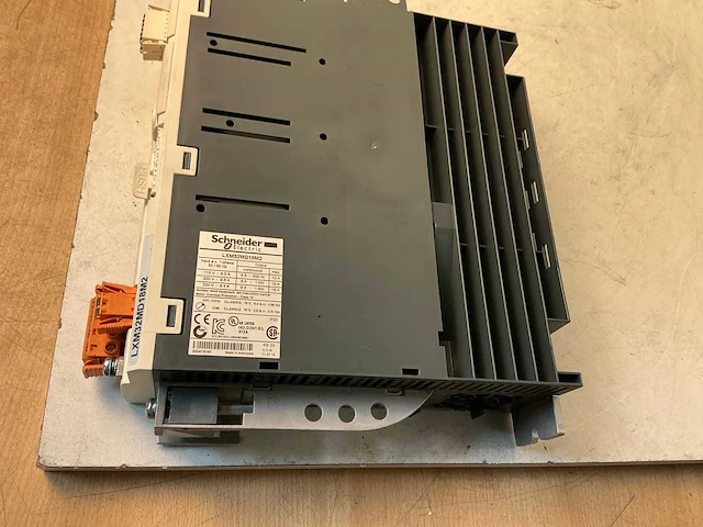Schneider lxm32md18l2 frequentieregelaar - afbeelding 5 van  7