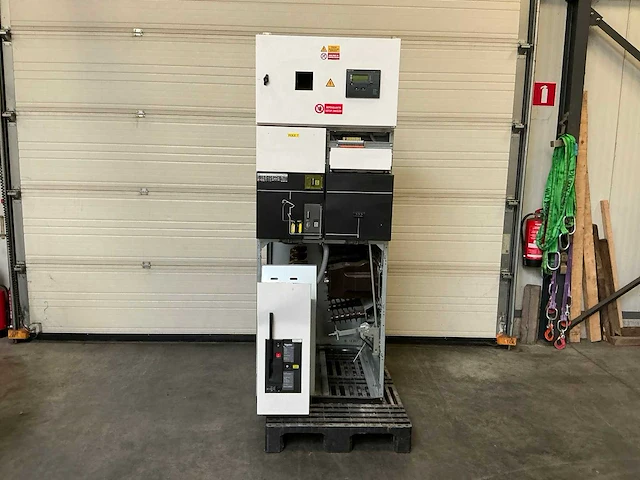 Schneider spanningsschakelinstallatie - afbeelding 1 van  10