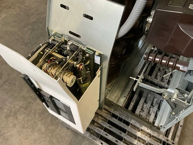 Schneider spanningsschakelinstallatie - afbeelding 6 van  10