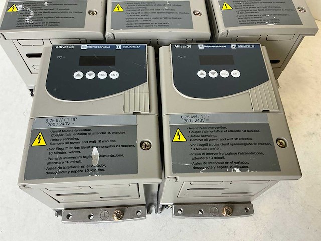 Schneider / telemecanique altivar28 atv28hu18m2 frequentieregelaar (5x) - afbeelding 2 van  3