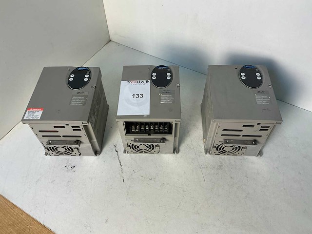 Schneider / telemecanique altivar31 atv31hu40n4 frequentieregelaar (3x) - afbeelding 1 van  9
