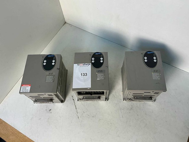 Schneider / telemecanique altivar31 atv31hu40n4 frequentieregelaar (3x) - afbeelding 2 van  9