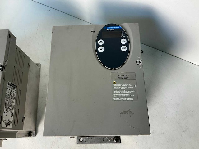 Schneider / telemecanique altivar31 atv31hu40n4 frequentieregelaar (3x) - afbeelding 3 van  9
