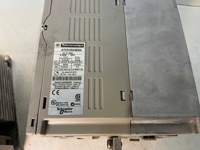 Schneider / telemecanique altivar31 atv31hu40n4 frequentieregelaar (3x) - afbeelding 8 van  9