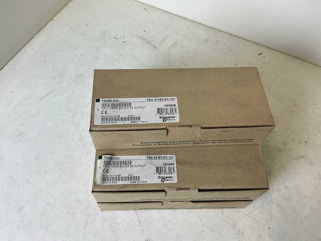 Schneider tsxblk81 he10 terminal block – 24 outputs (5x) - afbeelding 1 van  3