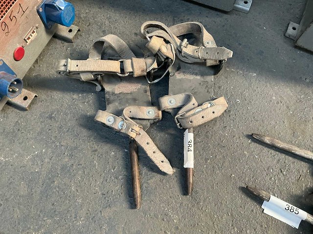 Schoenankers voor elektriciteitspalen (2x) - afbeelding 1 van  3