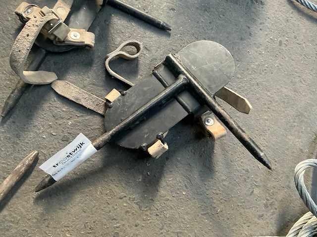 Schoenankers voor elektriciteitspalen (2x) - afbeelding 3 van  3