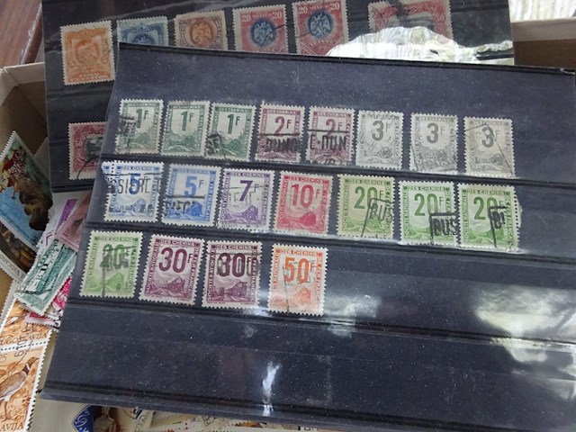 Schoendoos diverse zegels - afbeelding 1 van  2