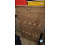 Schoenkast en inhoud